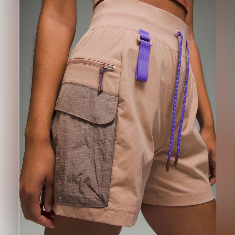 Lululemon women’s multi pocket cargo high rise hiking short 5” size 4